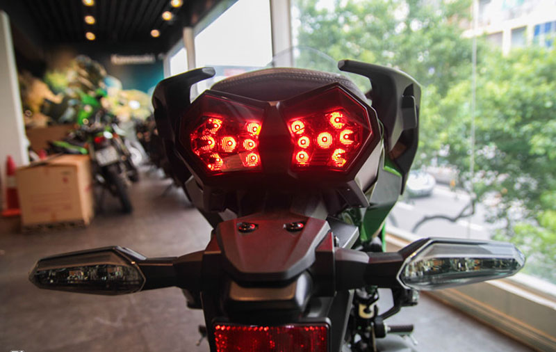 Siêu môtô phượt Kawasaki Ninja H2 SX SE đầu tiên về Việt Nam