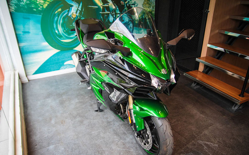 Siêu môtô phượt Kawasaki Ninja H2 SX SE đầu tiên về Việt Nam