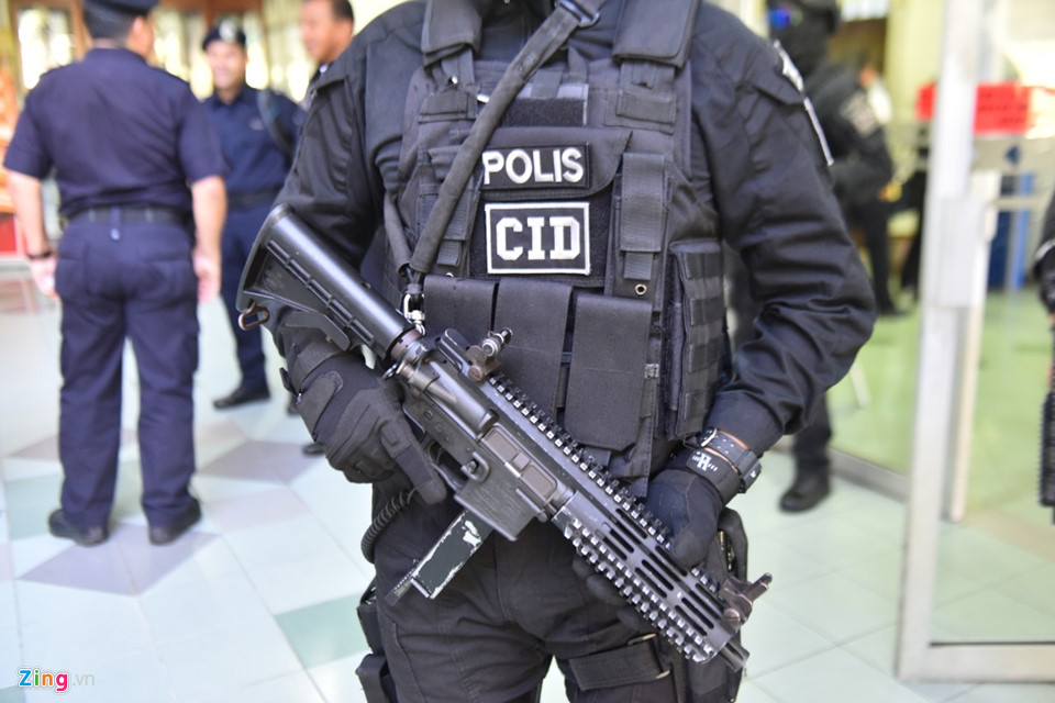 An ninh siết chặt bên ngoài tòa tuyên án Đoàn Thị Hương