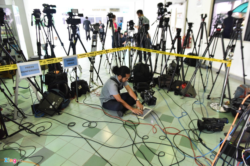 An ninh siết chặt bên ngoài tòa tuyên án Đoàn Thị Hương