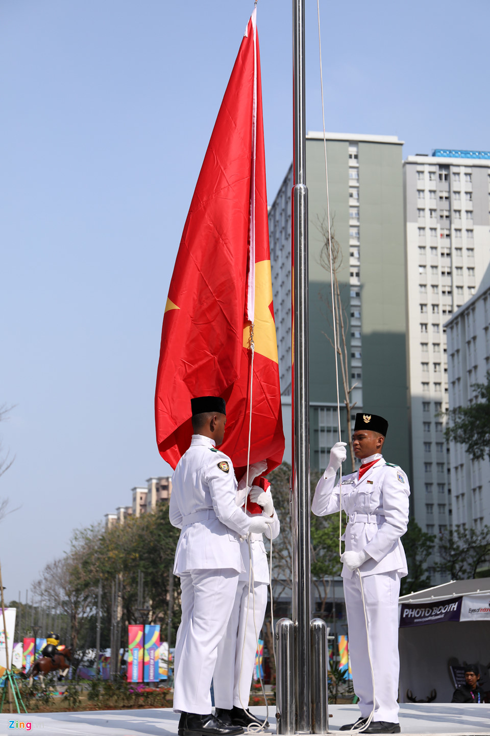 Video: Quốc kỳ Việt Nam tung bay tại ASIAD 18