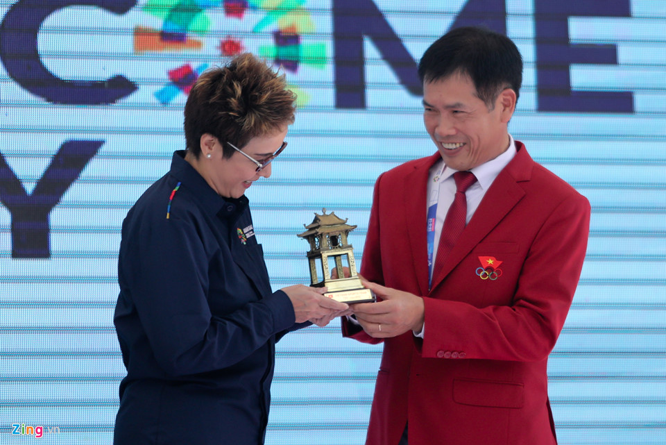 Video: Quốc kỳ Việt Nam tung bay tại ASIAD 18