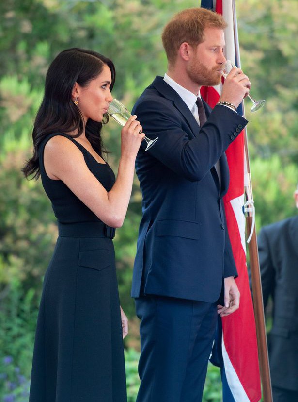 Người hâm mộ mách nhau những dấu hiệu tiết lộ Meghan có thể đang mang thai