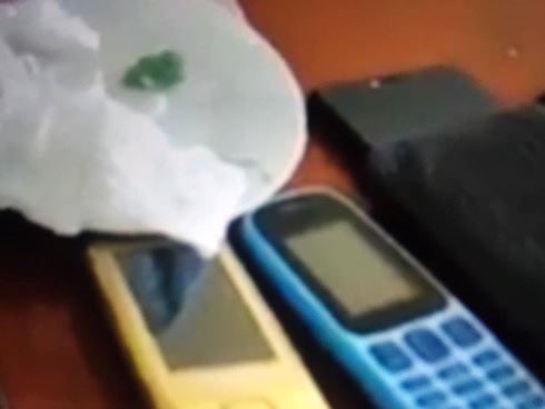 Bắt quả tang nhóm thanh niên phê ma túy trong quán karaoke