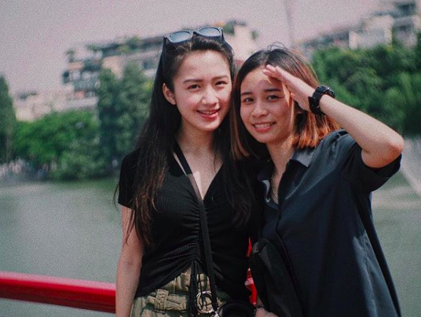 Chị gái xinh đẹp của hotgirl Lào gốc Việt bất ngờ đăng ảnh đang đi chơi tại Việt Nam