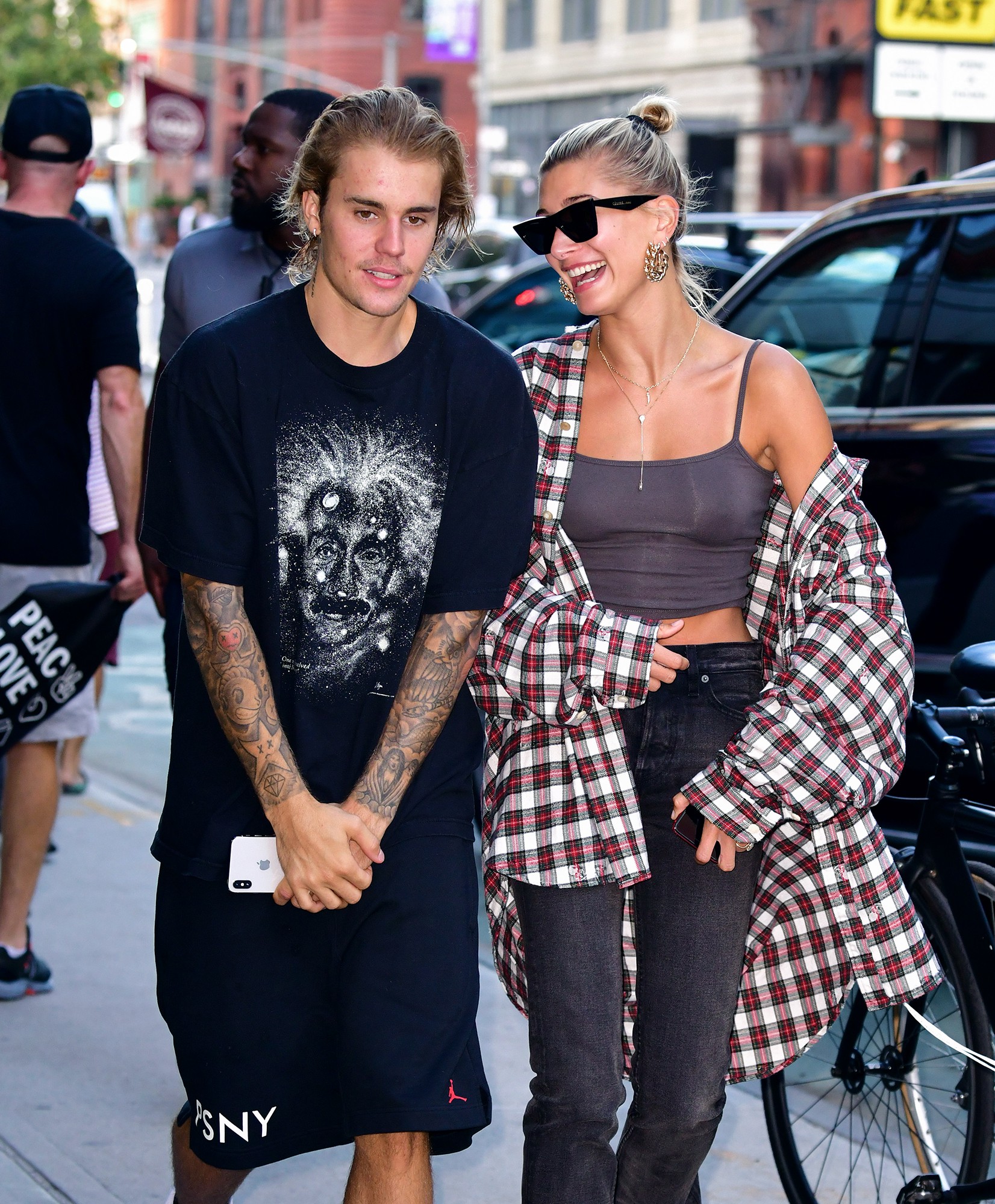 Justin Bieber - Hailey Baldwin bất ngờ dời đám cưới lại và đây là lý do!
