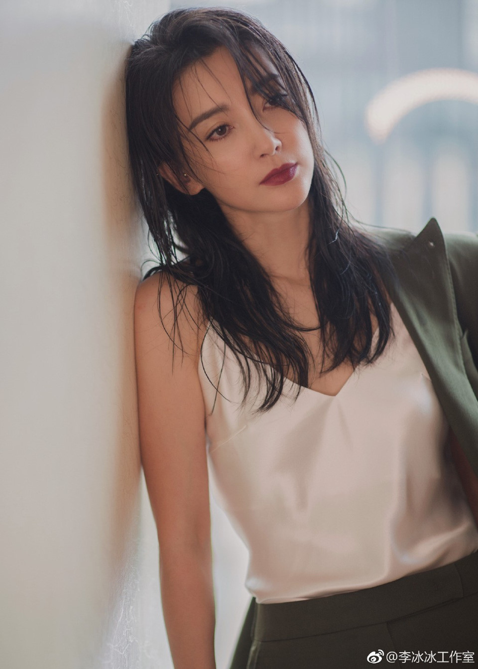 Lý Băng Băng tuổi U50: Vẫn trẻ như gái đôi mươi, bạn trai kém 16 tuổi