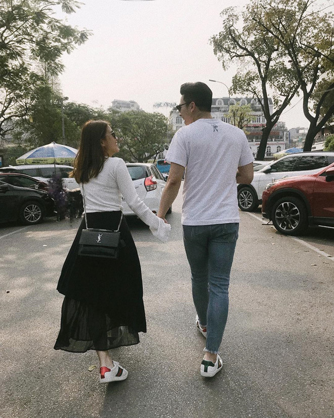 Ngọc Thảo hôn bạn trai Việt kiều say đắm sau tin đồn chia tay