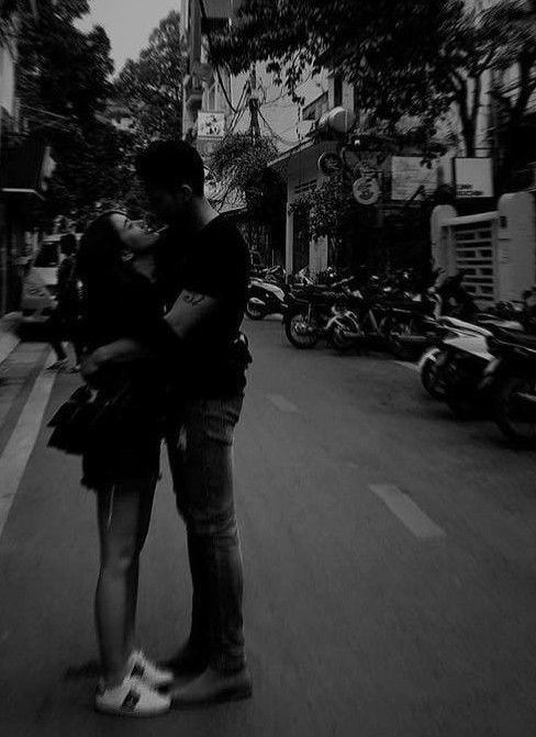 Ngọc Thảo hôn bạn trai Việt kiều say đắm sau tin đồn chia tay