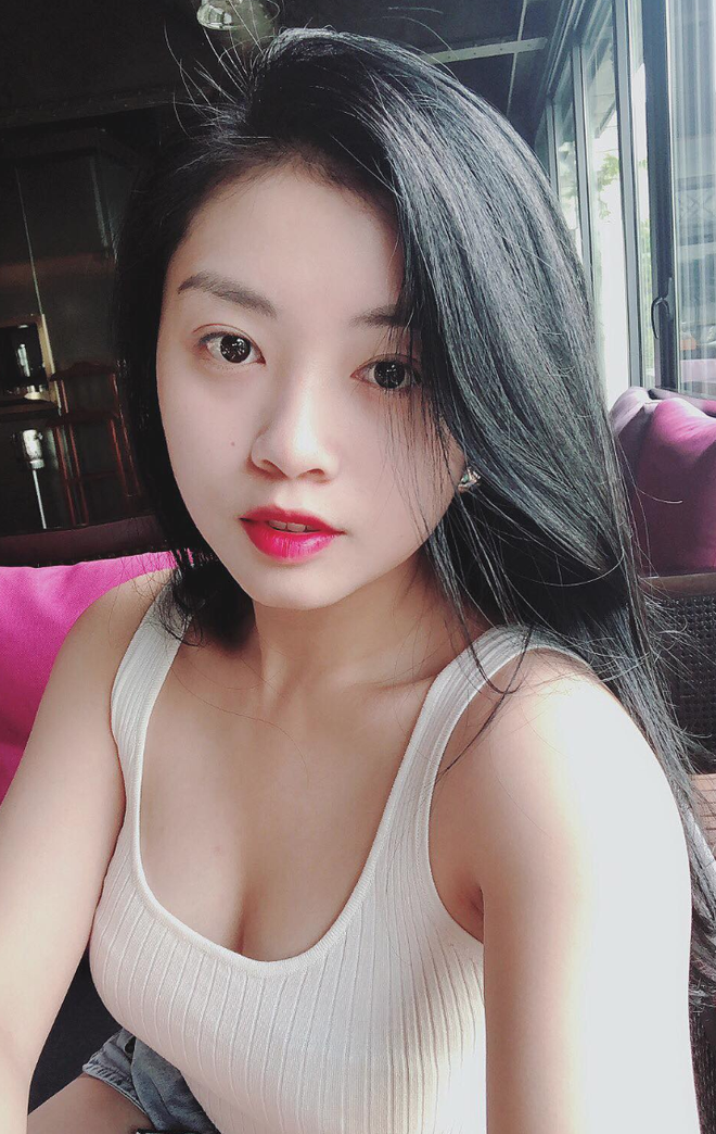 Xin info cô nàng xinh đẹp vừa rửa bát vừa hát, dân tình choáng khi biết tuổi thật và profile không phải dạng vừa