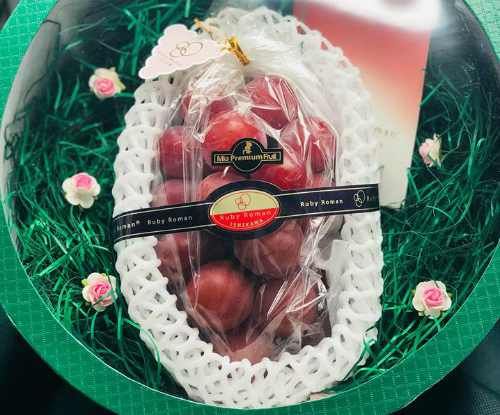 Nho Nhật 11 triệu đồng mỗi chùm bán hết sau một ngày về Sài Gòn