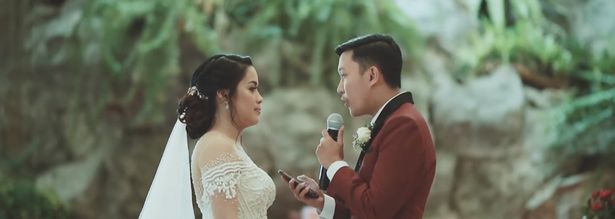 Rơi nước mắt trước hình ảnh cha bệnh nặng nằm trên cáng vẫn gắng nắm tay đưa con gái vào lễ đường