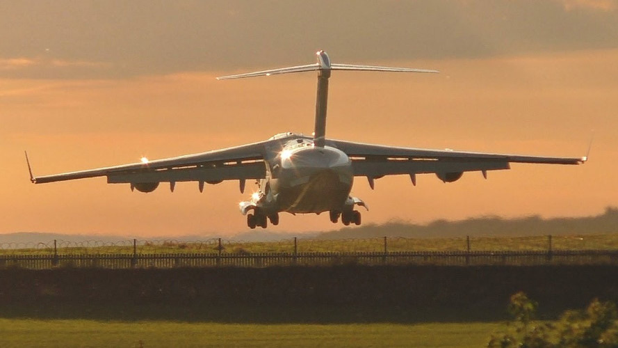 Choáng với kích thước máy bay lớn nhất Không quân Mỹ