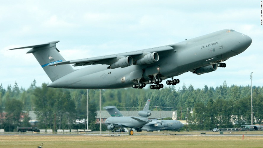 Choáng với kích thước máy bay lớn nhất Không quân Mỹ
