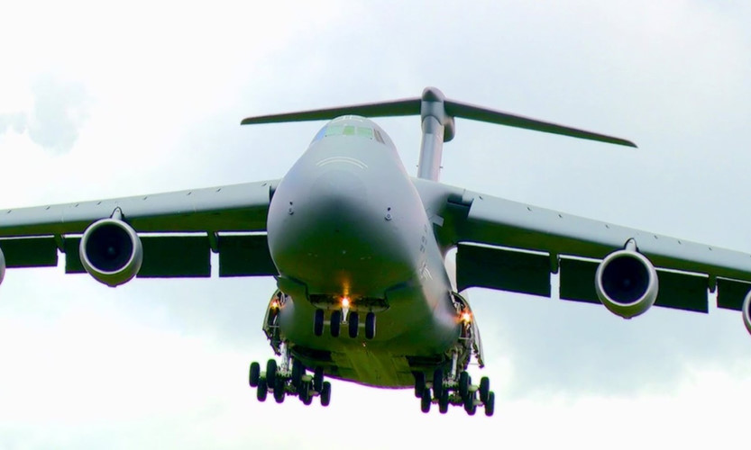 Choáng với kích thước máy bay lớn nhất Không quân Mỹ