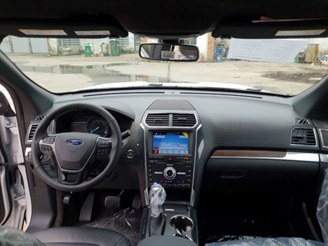Lô xe Ford Explorer Limited 2018 đầu tiên đã về Việt Nam