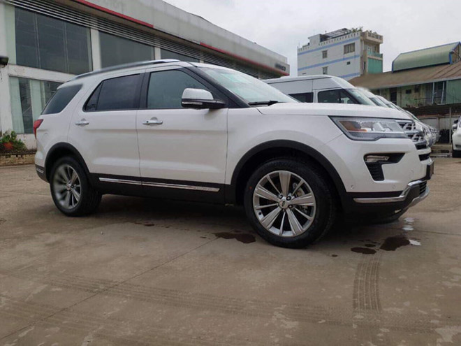 Lô xe Ford Explorer Limited 2018 đầu tiên đã về Việt Nam