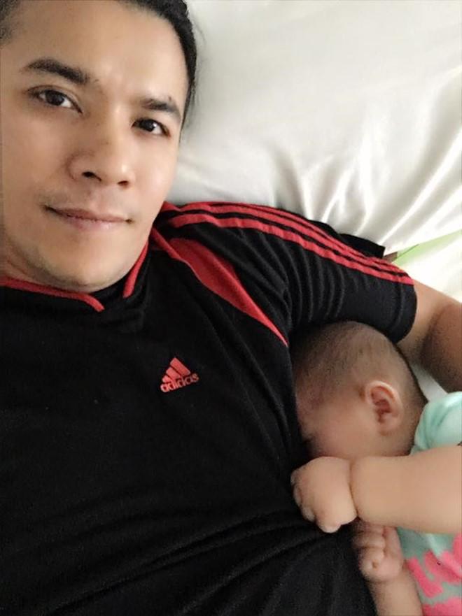 Sau khi công khai con đầu lòng, Kasim Hoàng Vũ còn úp mở hình ảnh mẹ của bé?