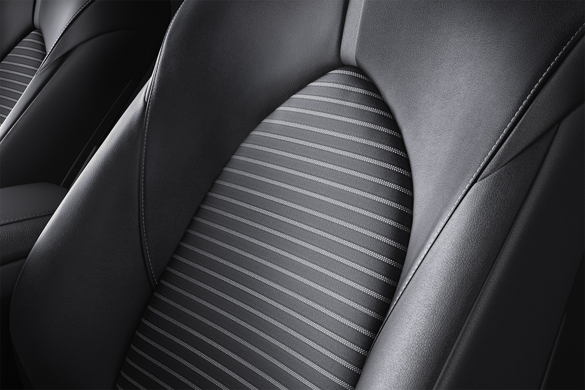 Toyota Camry Sport - sedan thể thao giá từ 33.200 USD