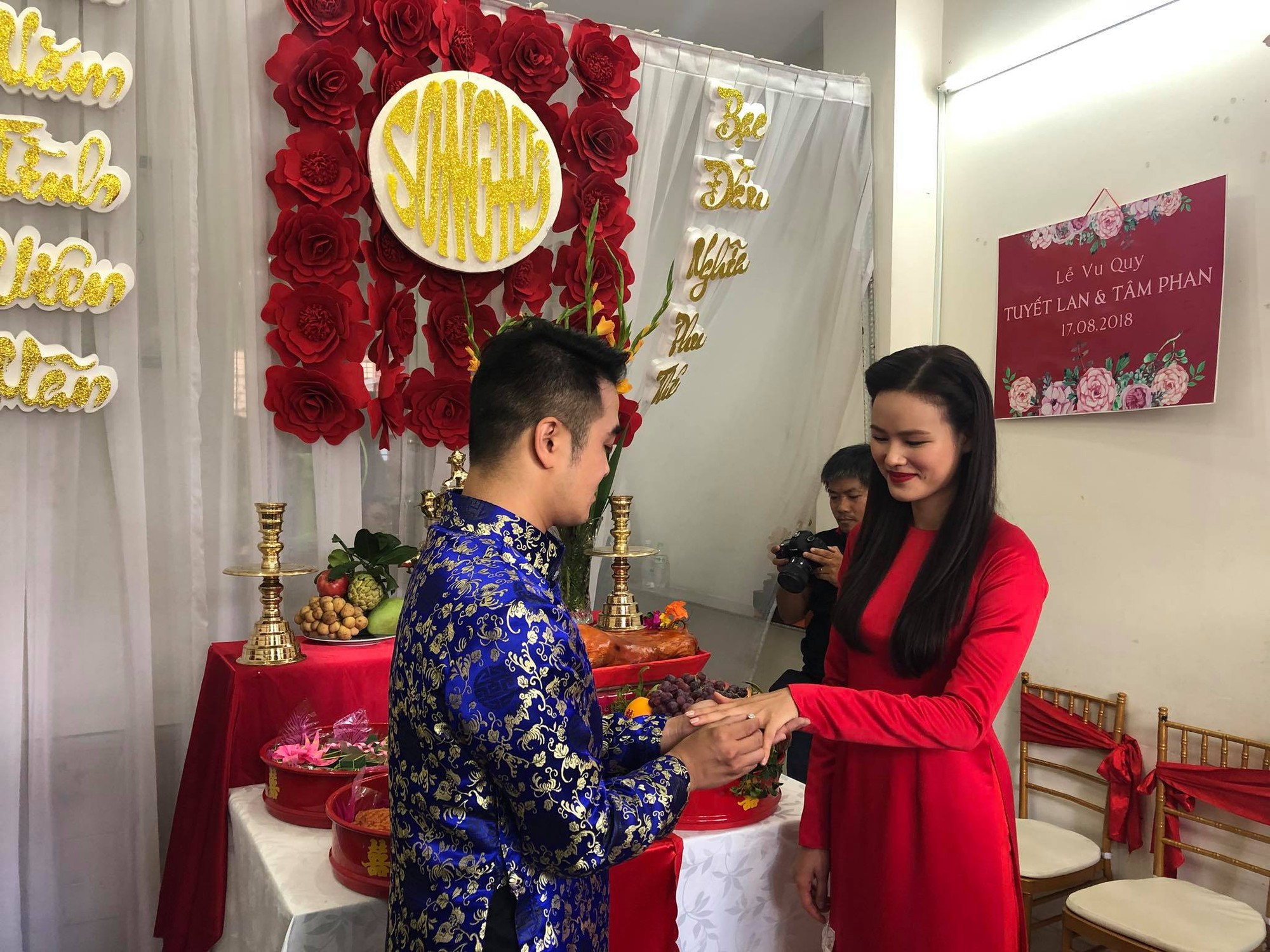 Vợ chồng Lê Thuý và dàn mẫu Next Top xuất hiện trong lễ đám hỏi của Tuyết Lan sáng nay Vợ chồng Lê Thuý và dàn mẫu Next Top xuất hiện trong lễ đám hỏi của Tuyết Lan sáng nay