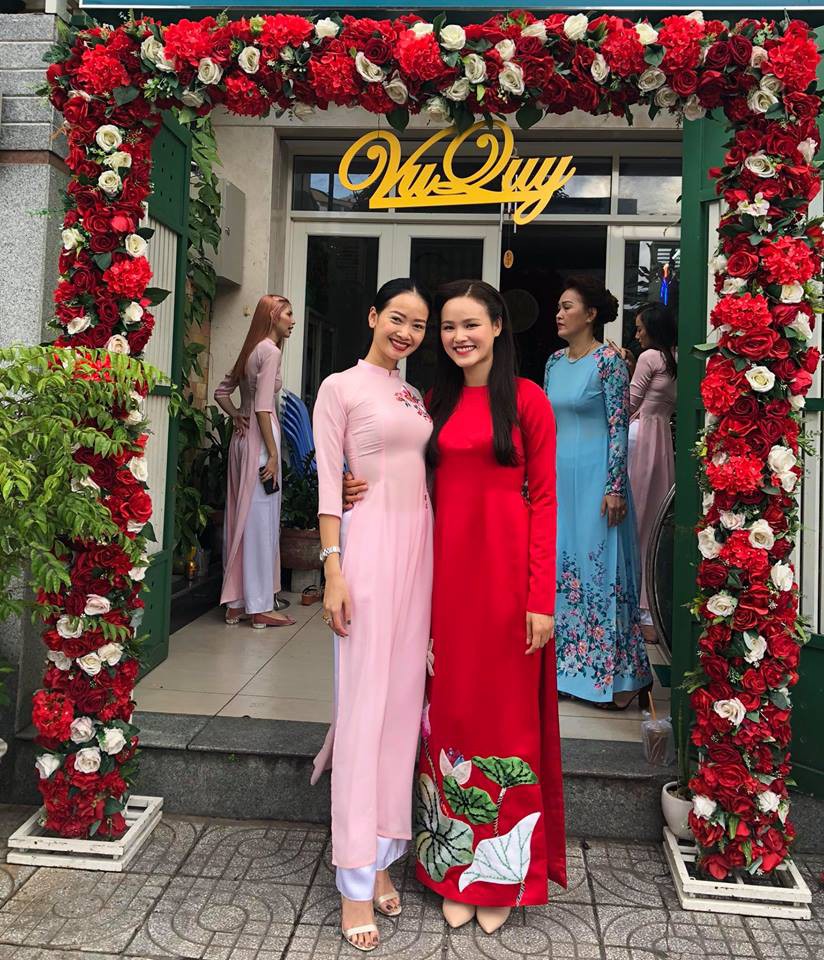Vợ chồng Lê Thuý và dàn mẫu Next Top xuất hiện trong lễ đám hỏi của Tuyết Lan sáng nay Vợ chồng Lê Thuý và dàn mẫu Next Top xuất hiện trong lễ đám hỏi của Tuyết Lan sáng nay