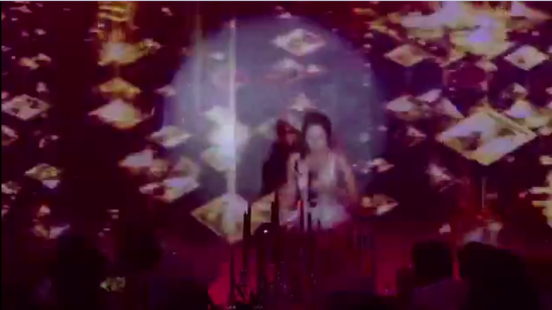 Mỹ Tâm suýt vồ ếch trên sân khấu vì nhảy quá sung