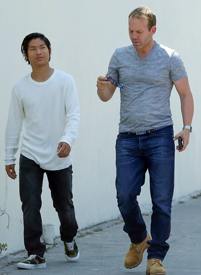 Angelina Jolie dẫn Pax Thiên đi chơi giữa ồn ào ly hôn Brad Pitt