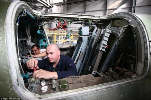 Cận cảnh nhà máy sản xuất sát thủ diệt hạm siêu thanh Tu-22M3M của Nga