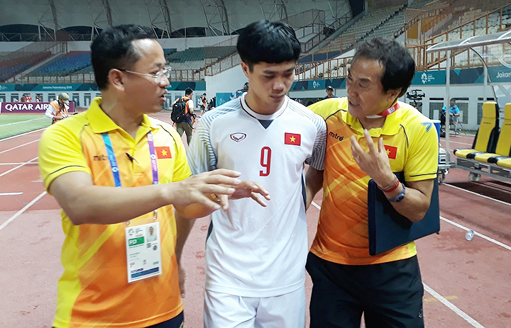 Công Phượng được nhắc nhở phải đá máu lửa hơn