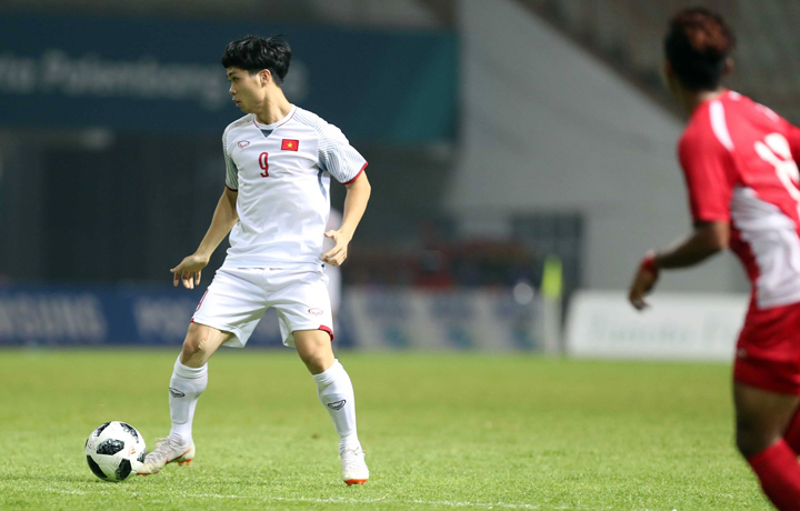 Công Phượng được nhắc nhở phải đá máu lửa hơn