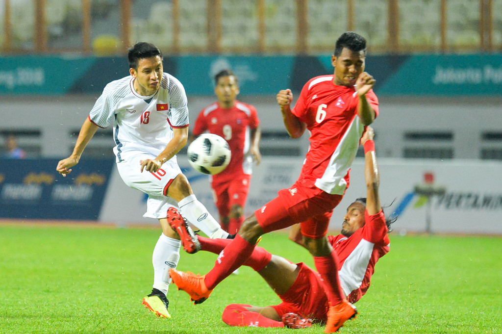 BLV Quang Huy: ‘Văn Đức, Hùng Dũng xứng đáng được đá chính