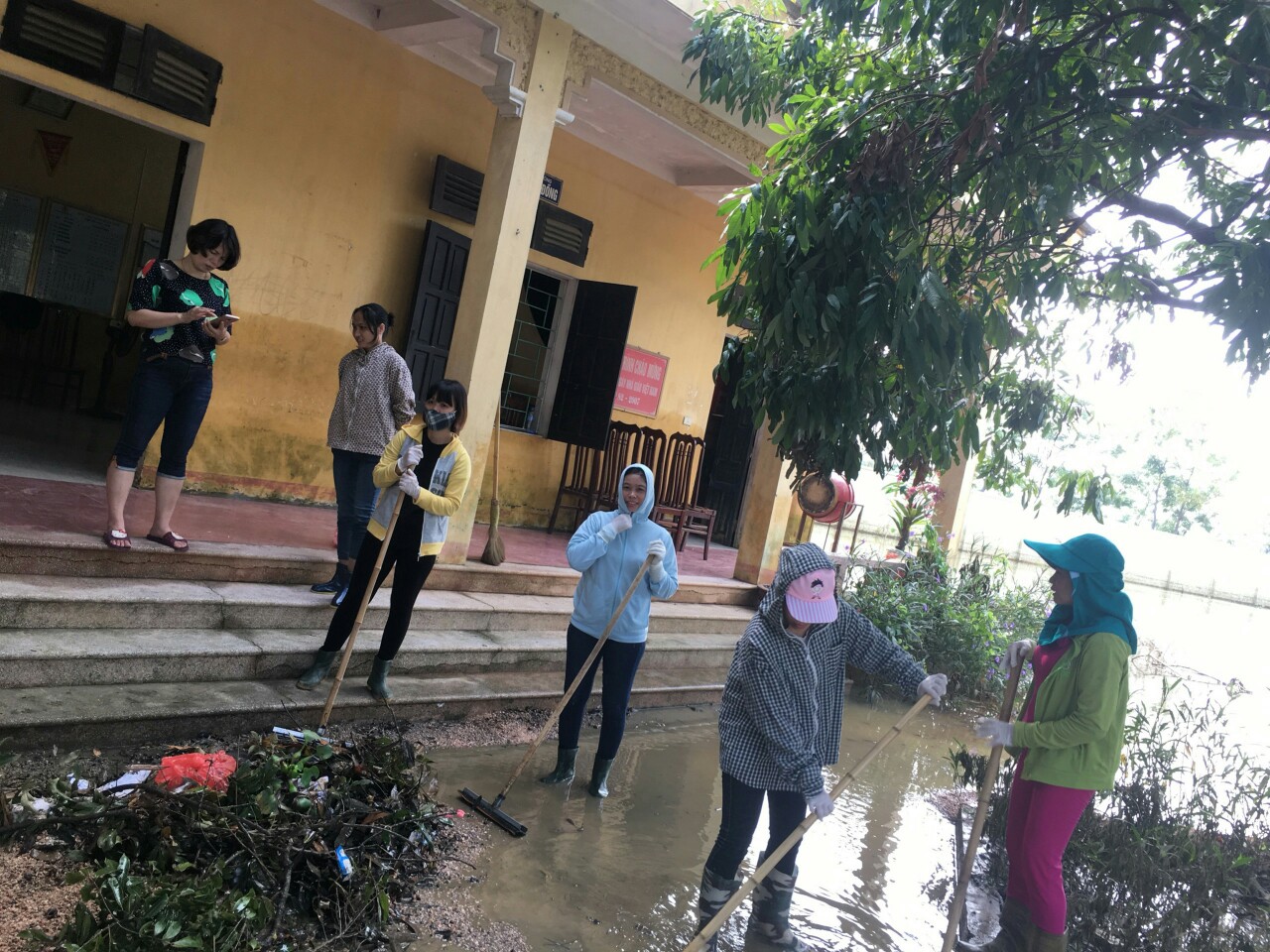 Năm học mới tại rốn lũ Hà Nội: Khó khăn chưa qua, nỗi lo lại tới