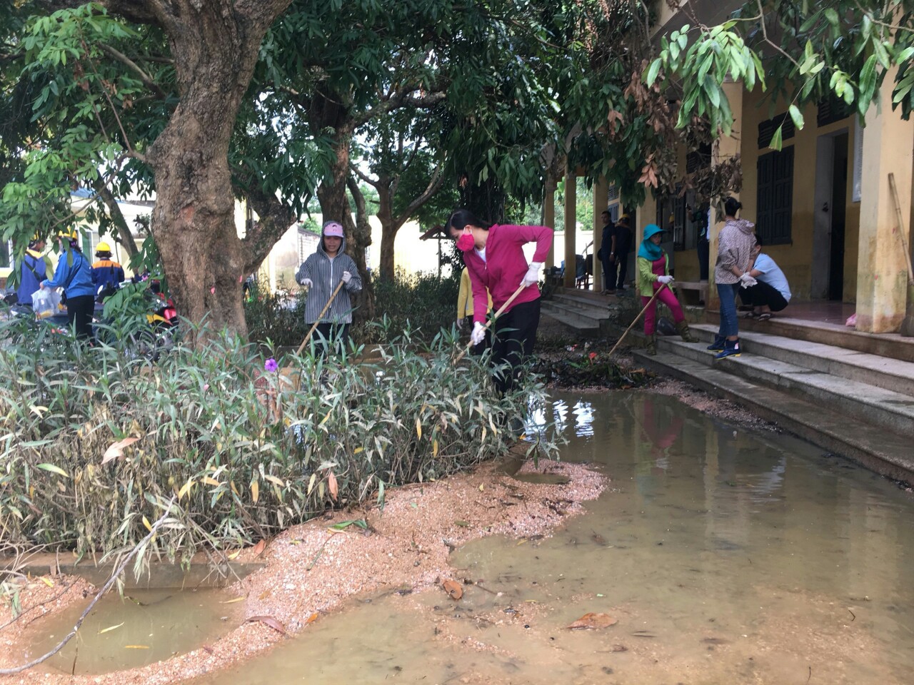 Năm học mới tại rốn lũ Hà Nội: Khó khăn chưa qua, nỗi lo lại tới