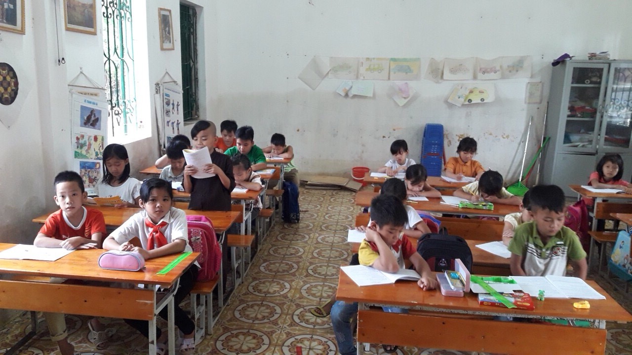 Năm học mới tại rốn lũ Hà Nội: Khó khăn chưa qua, nỗi lo lại tới