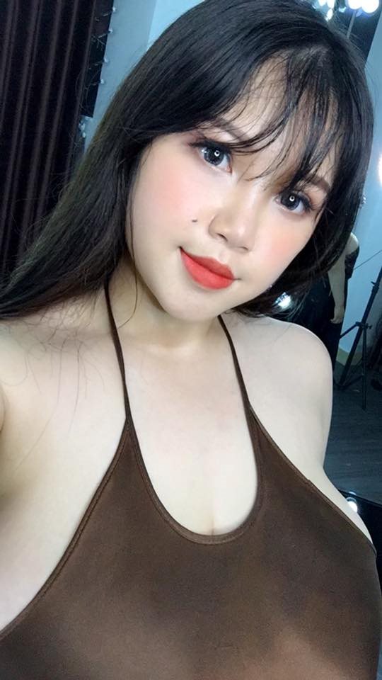 Từng than thở ngực quá to gây tự ti, cô gái giờ lại thoải mái khoe ngực trên MXH