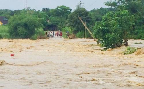 Bốn người chết, nhiều khu vực bị chia cắt sau bão Bebinca