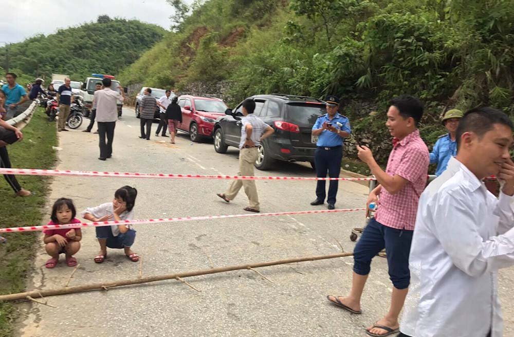 Dốc Chó sạt lở trầm trọng, quốc lộ 7A cô lập hoàn toàn