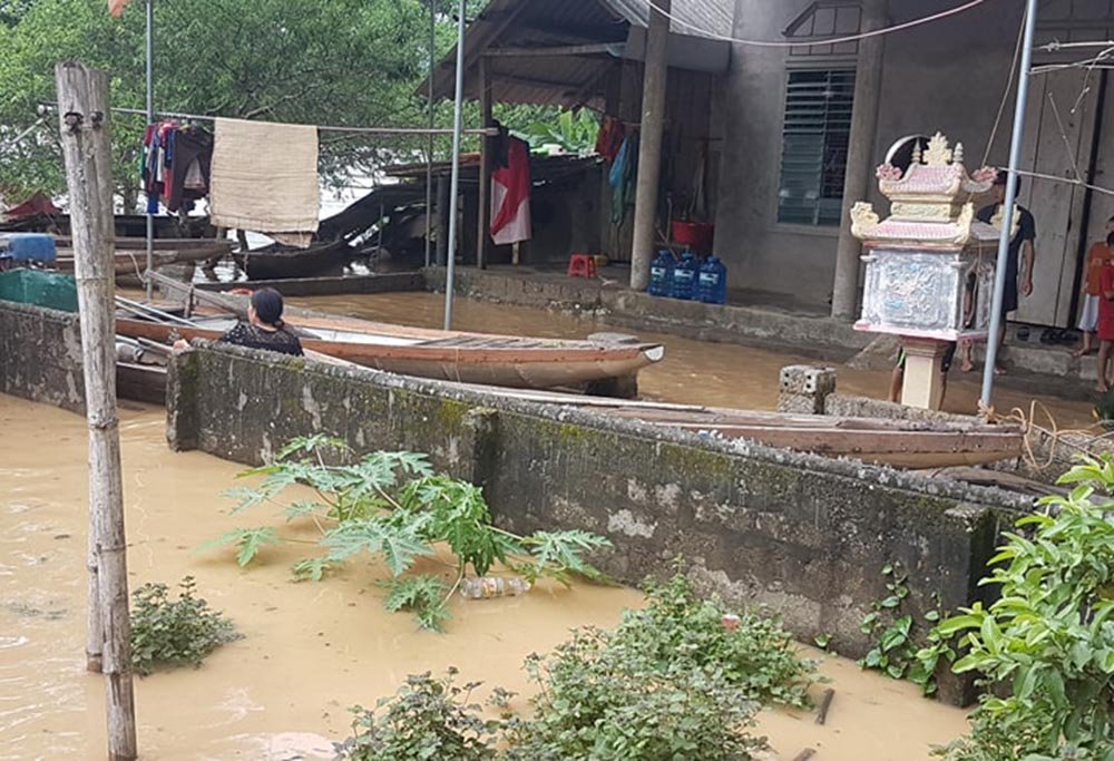 Dốc Chó sạt lở trầm trọng, quốc lộ 7A cô lập hoàn toàn