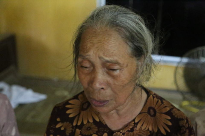 Người thân, hàng xóm khóc nghẹn trong lễ tang hai vợ chồng bị kẻ lạ sát hại trong đêm ở Hưng Yên