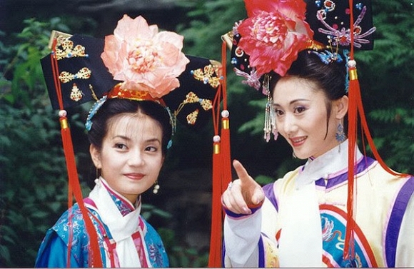 Sau 20 năm, Lệnh phi Ngụy Anh Lạc của phim Hoàn Châu cách cách bây giờ ra sao?