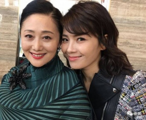 Sau 20 năm, Lệnh phi Ngụy Anh Lạc của phim Hoàn Châu cách cách bây giờ ra sao?