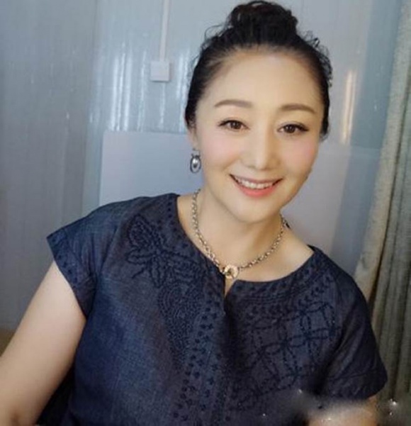 Sau 20 năm, Lệnh phi Ngụy Anh Lạc của phim Hoàn Châu cách cách bây giờ ra sao?