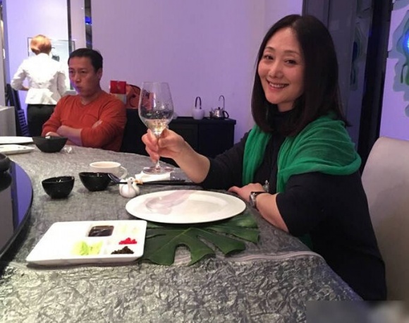 Sau 20 năm, Lệnh phi Ngụy Anh Lạc của phim Hoàn Châu cách cách bây giờ ra sao?