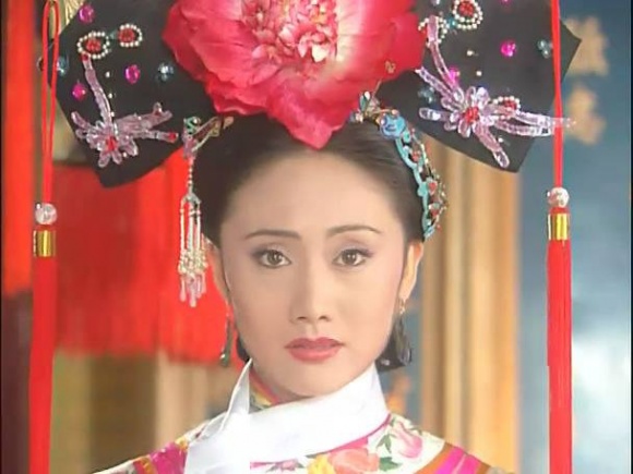 Sau 20 năm, Lệnh phi Ngụy Anh Lạc của phim Hoàn Châu cách cách bây giờ ra sao?