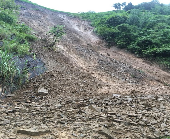 Sơn La: Ảnh hưởng bão số 4 gây sạt lở đất đá, tỉnh lộ 110 bị tê liệt