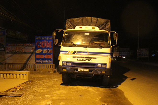 Người phụ nữ bị cán qua người tử vong, người dân đuổi chặn xe tải gây nạn