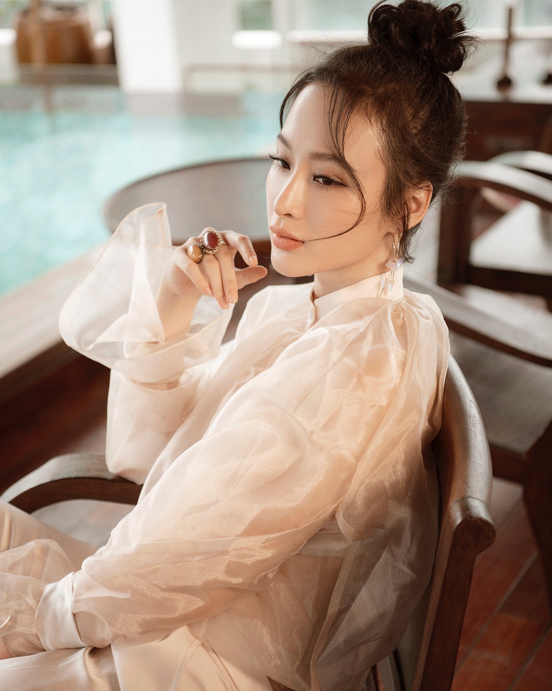 Sau tóc mái chuột gặm giờ lại đến kiểu râu gián: Nghe tên thì ghê mà khi nhìn thì nàng nào nàng ấy đều mơ màng xinh hết nấc