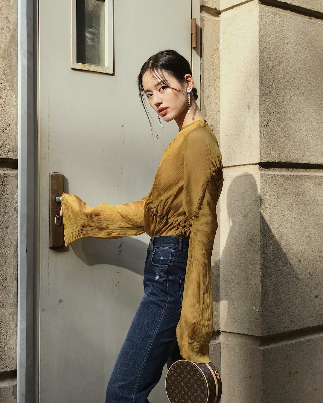 Sau tóc mái chuột gặm giờ lại đến kiểu râu gián: Nghe tên thì ghê mà khi nhìn thì nàng nào nàng ấy đều mơ màng xinh hết nấc