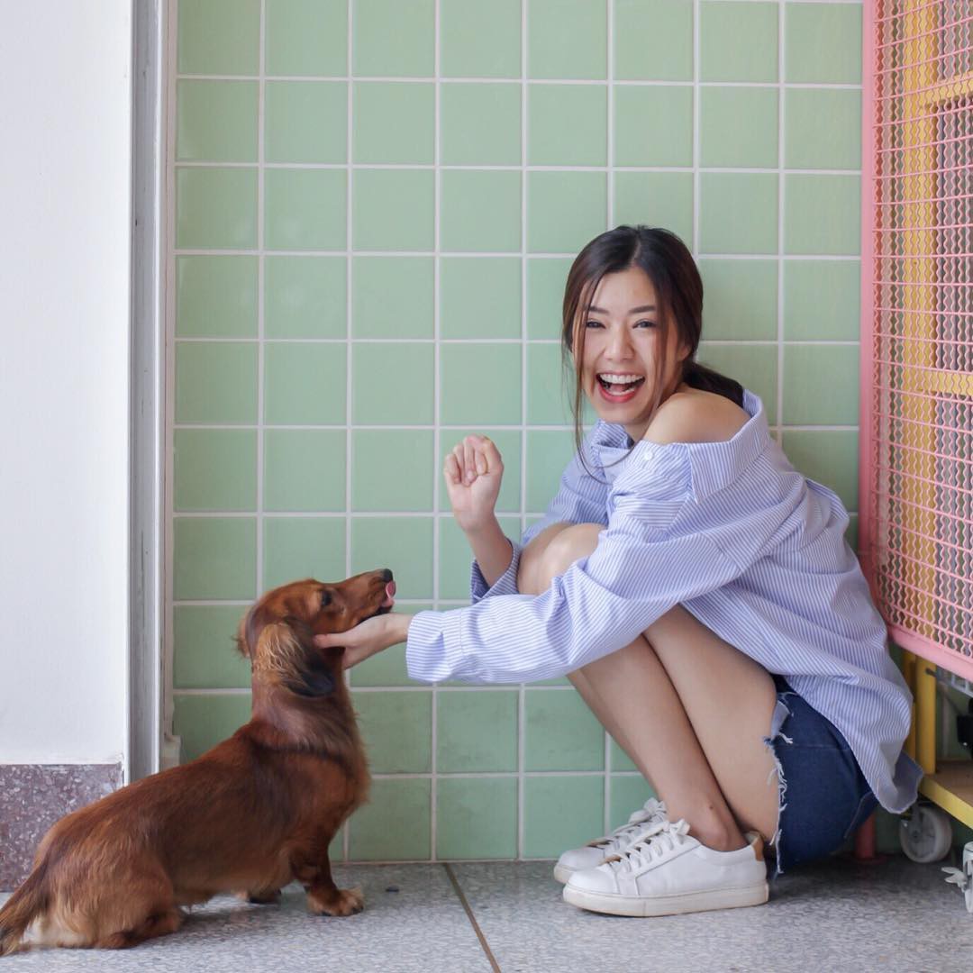 Sau tóc mái chuột gặm giờ lại đến kiểu râu gián: Nghe tên thì ghê mà khi nhìn thì nàng nào nàng ấy đều mơ màng xinh hết nấc