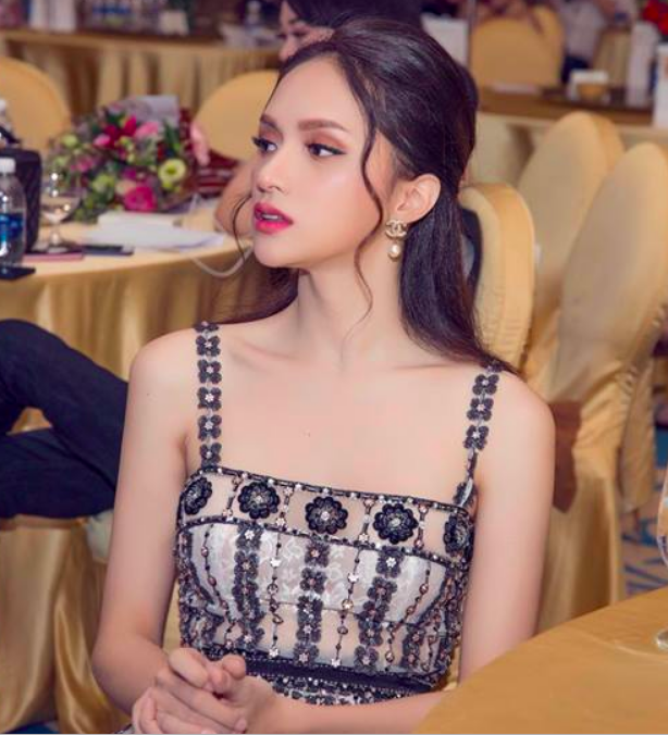 Sau tóc mái chuột gặm giờ lại đến kiểu râu gián: Nghe tên thì ghê mà khi nhìn thì nàng nào nàng ấy đều mơ màng xinh hết nấc